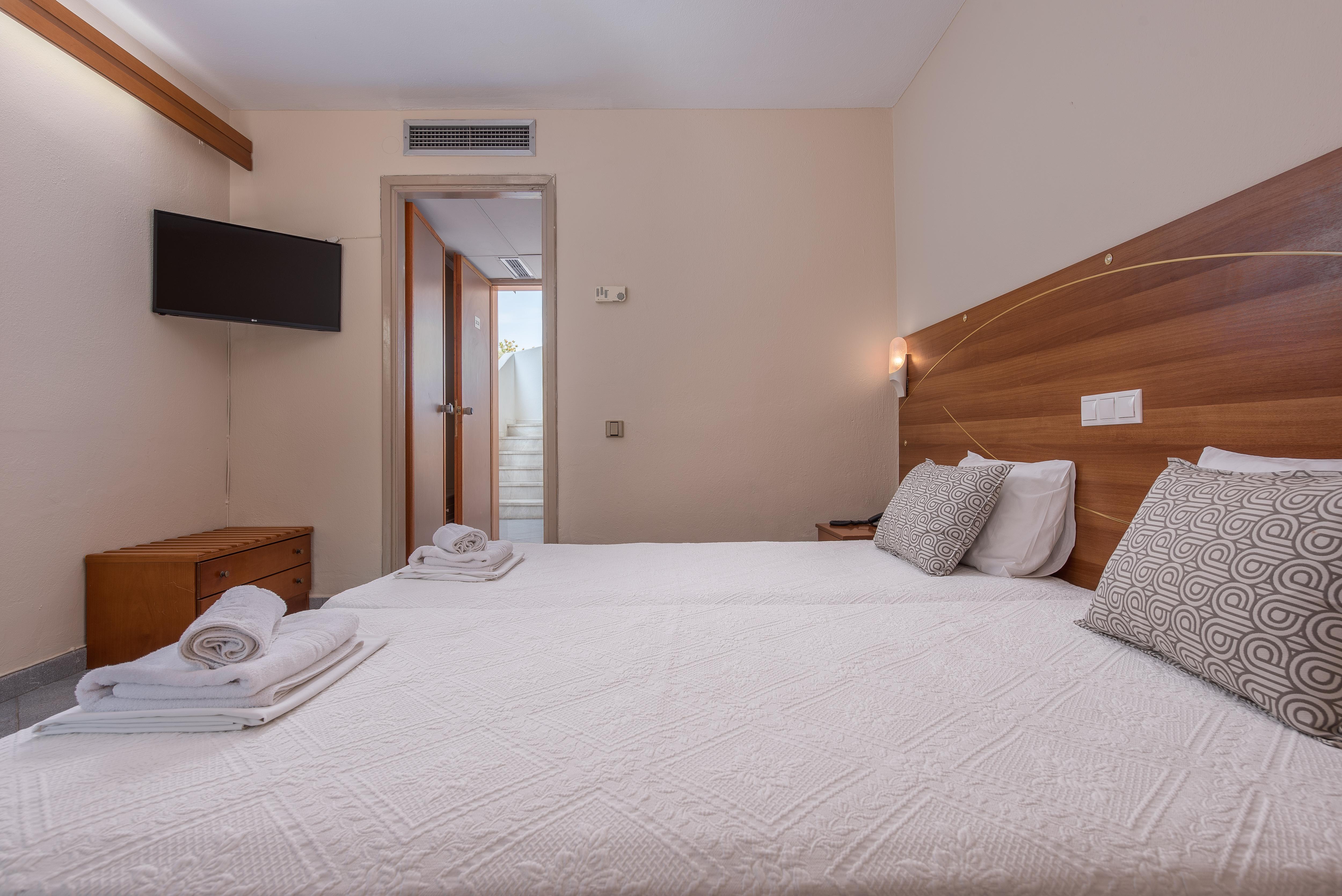 Dionysos Hotel & Suites Ханиоти Екстериор снимка