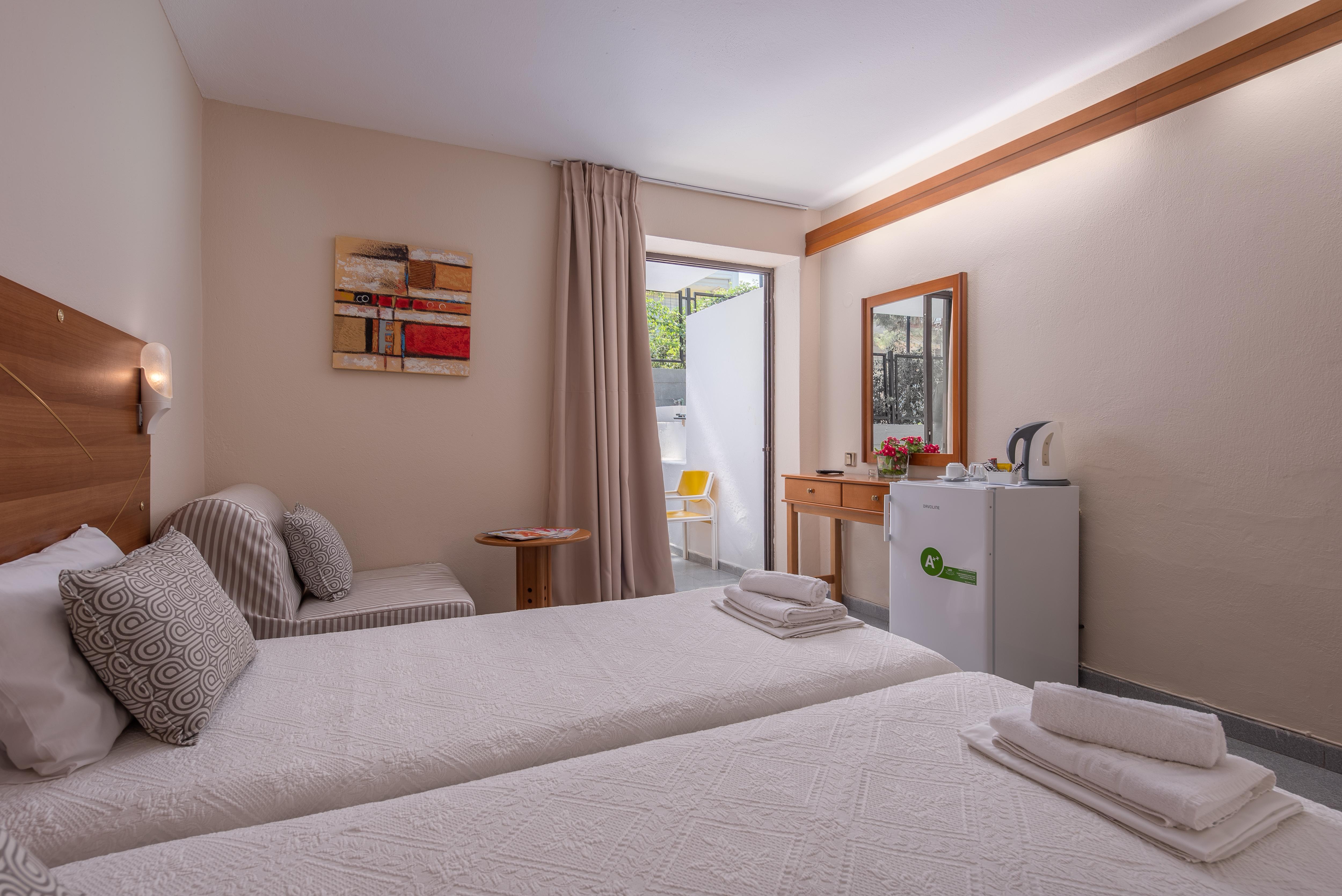 Dionysos Hotel & Suites Ханиоти Екстериор снимка