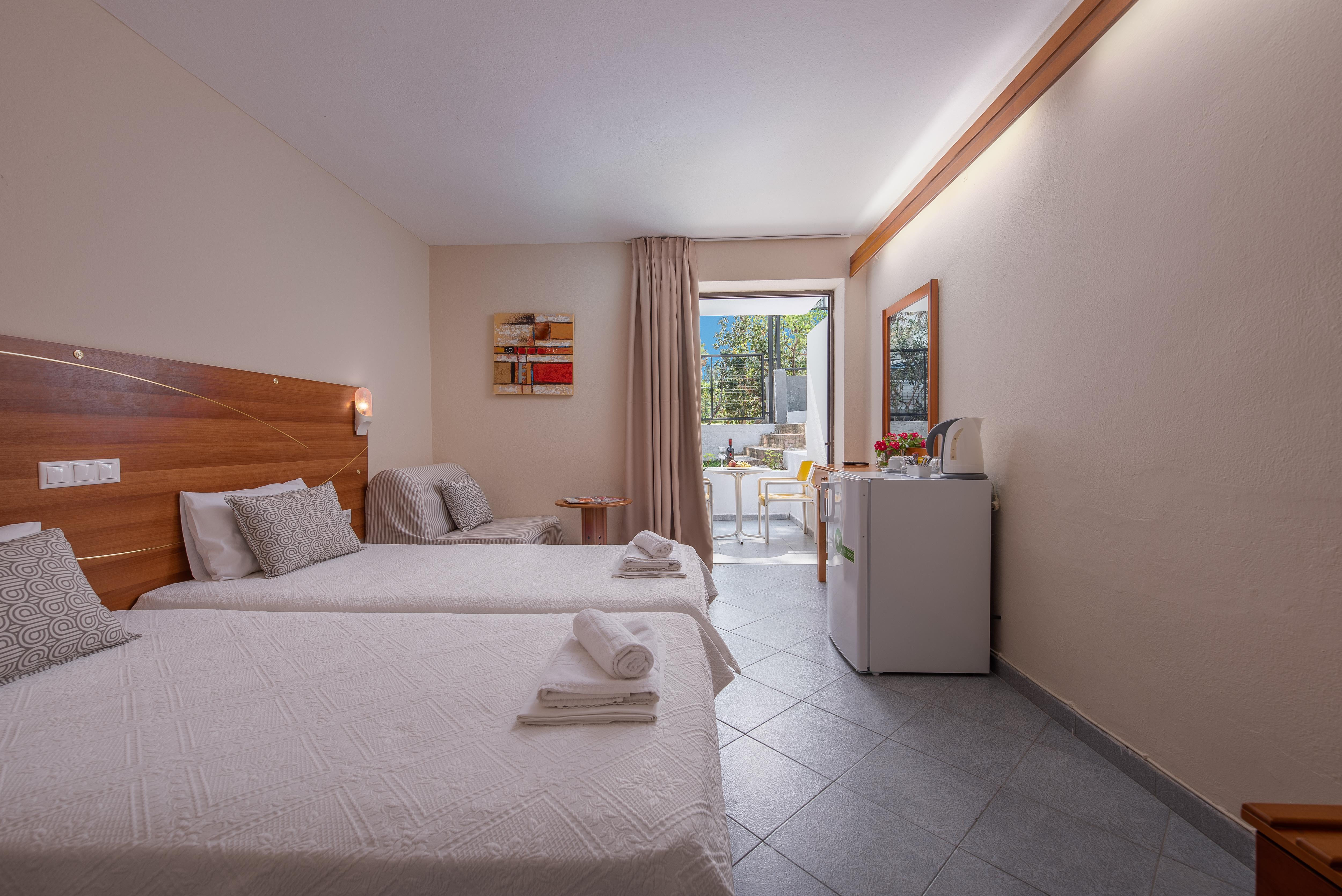 Dionysos Hotel & Suites Ханиоти Екстериор снимка
