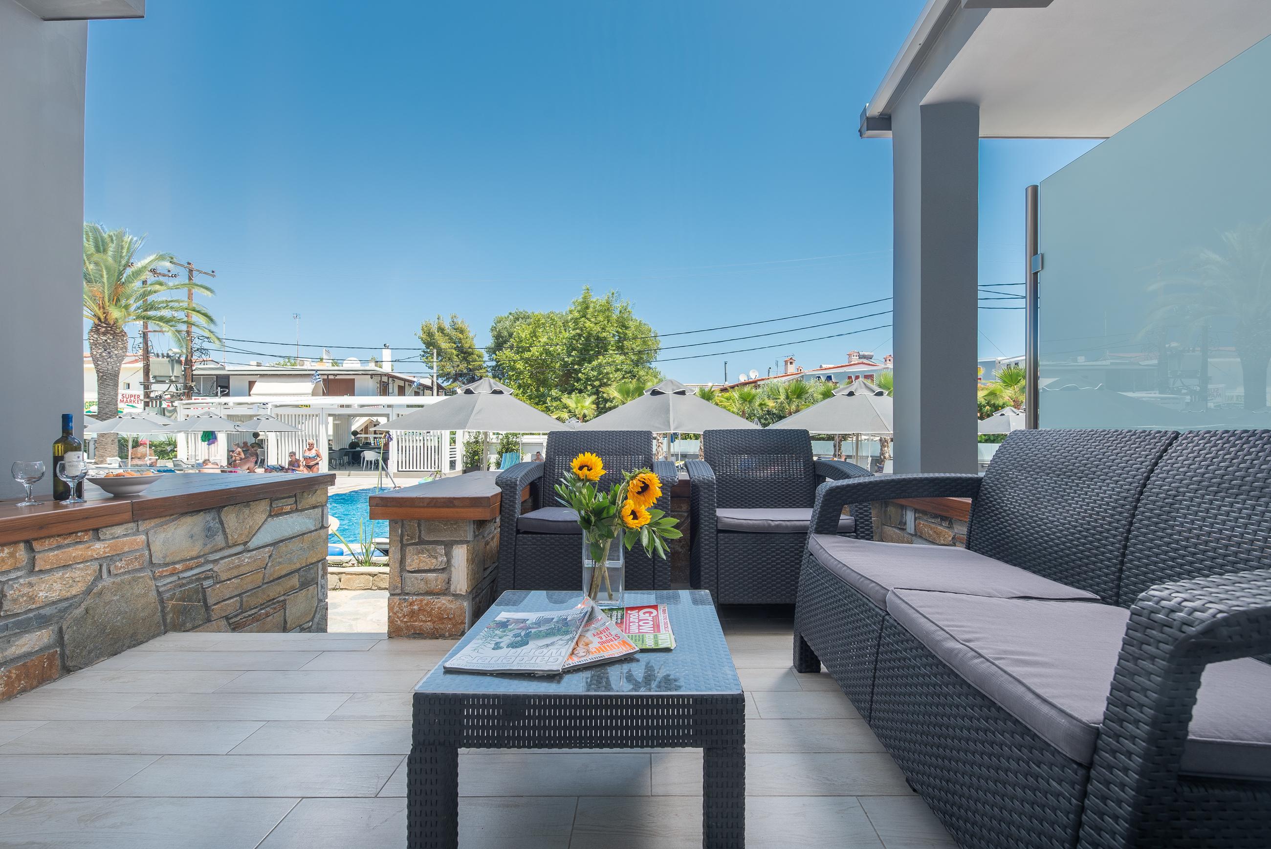 Dionysos Hotel & Suites Ханиоти Екстериор снимка