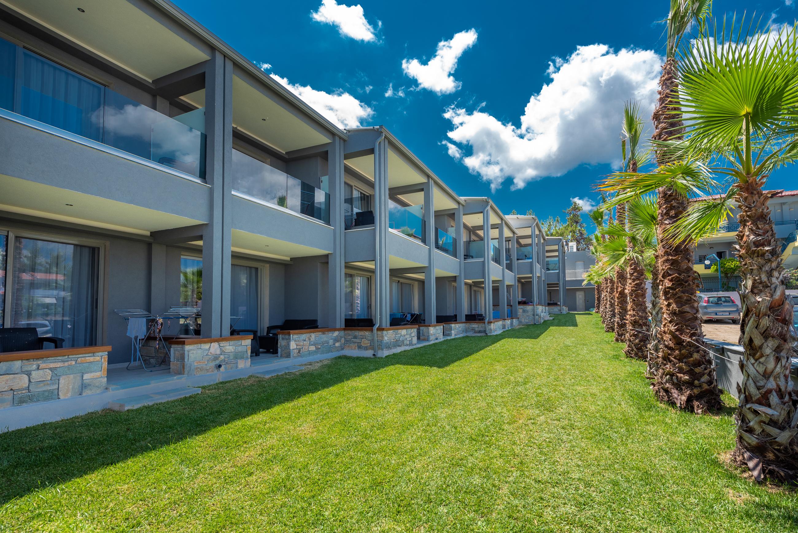 Dionysos Hotel & Suites Ханиоти Екстериор снимка