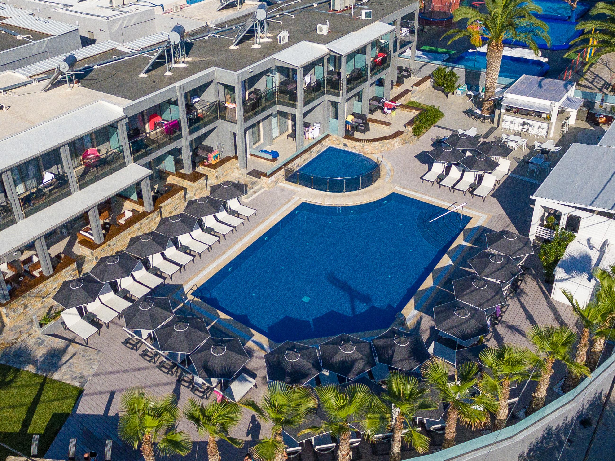 Dionysos Hotel & Suites Ханиоти Екстериор снимка