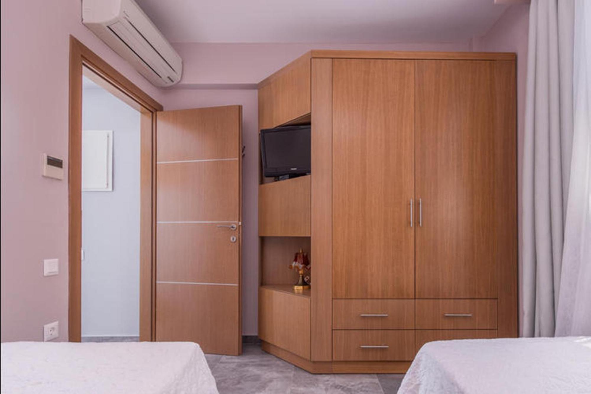 Dionysos Hotel & Suites Ханиоти Екстериор снимка