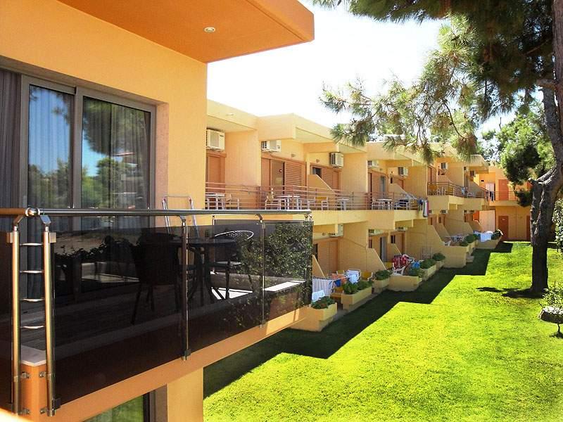 Dionysos Hotel & Suites Ханиоти Екстериор снимка
