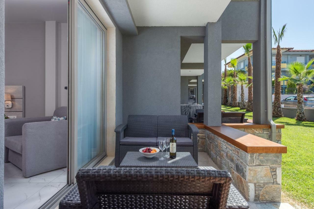 Dionysos Hotel & Suites Ханиоти Екстериор снимка