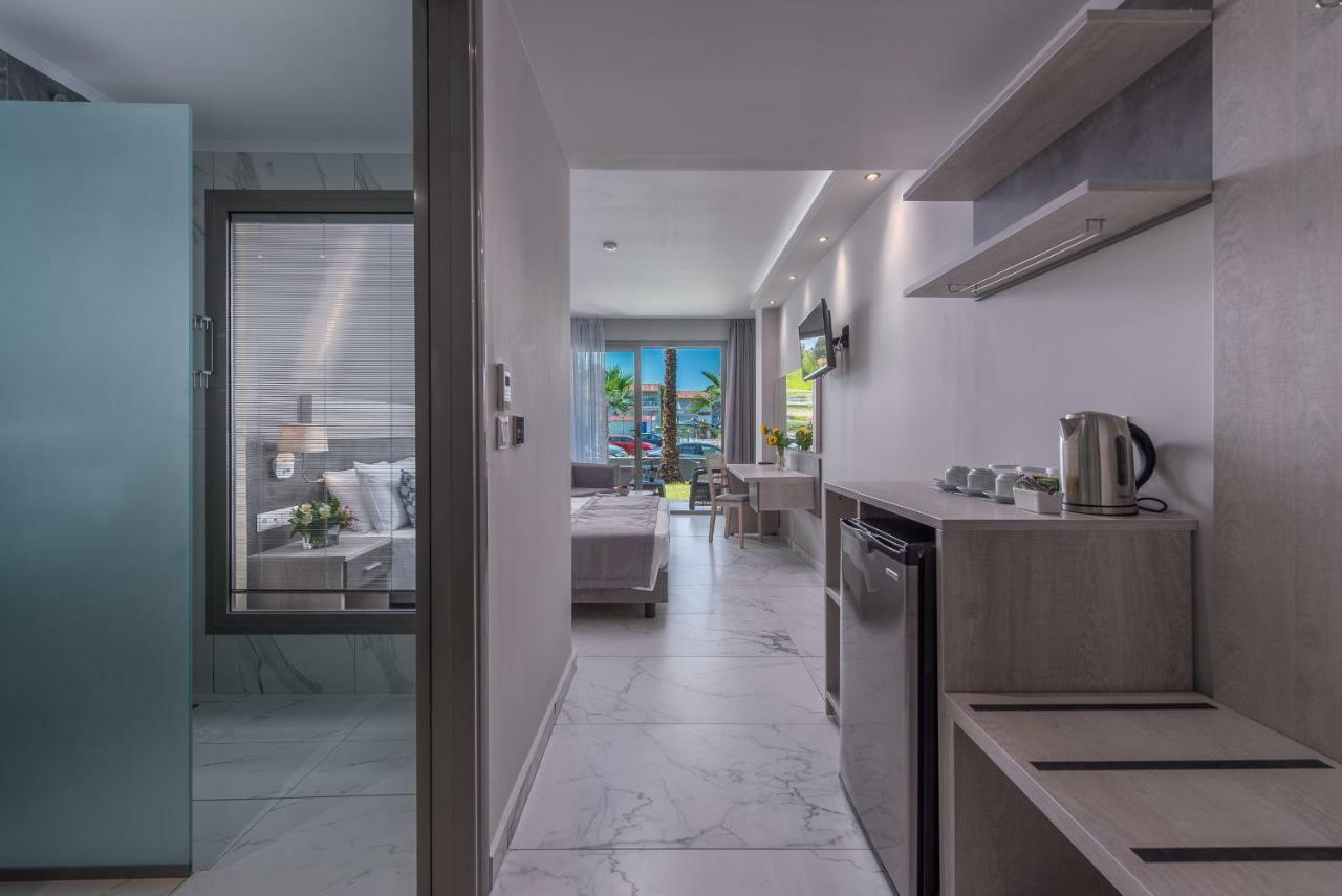 Dionysos Hotel & Suites Ханиоти Екстериор снимка